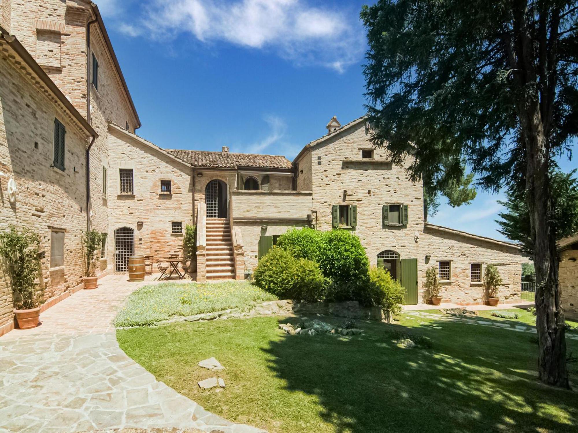 Stunning Apartment In Mombaroccio Near Metauro River Exterior photo