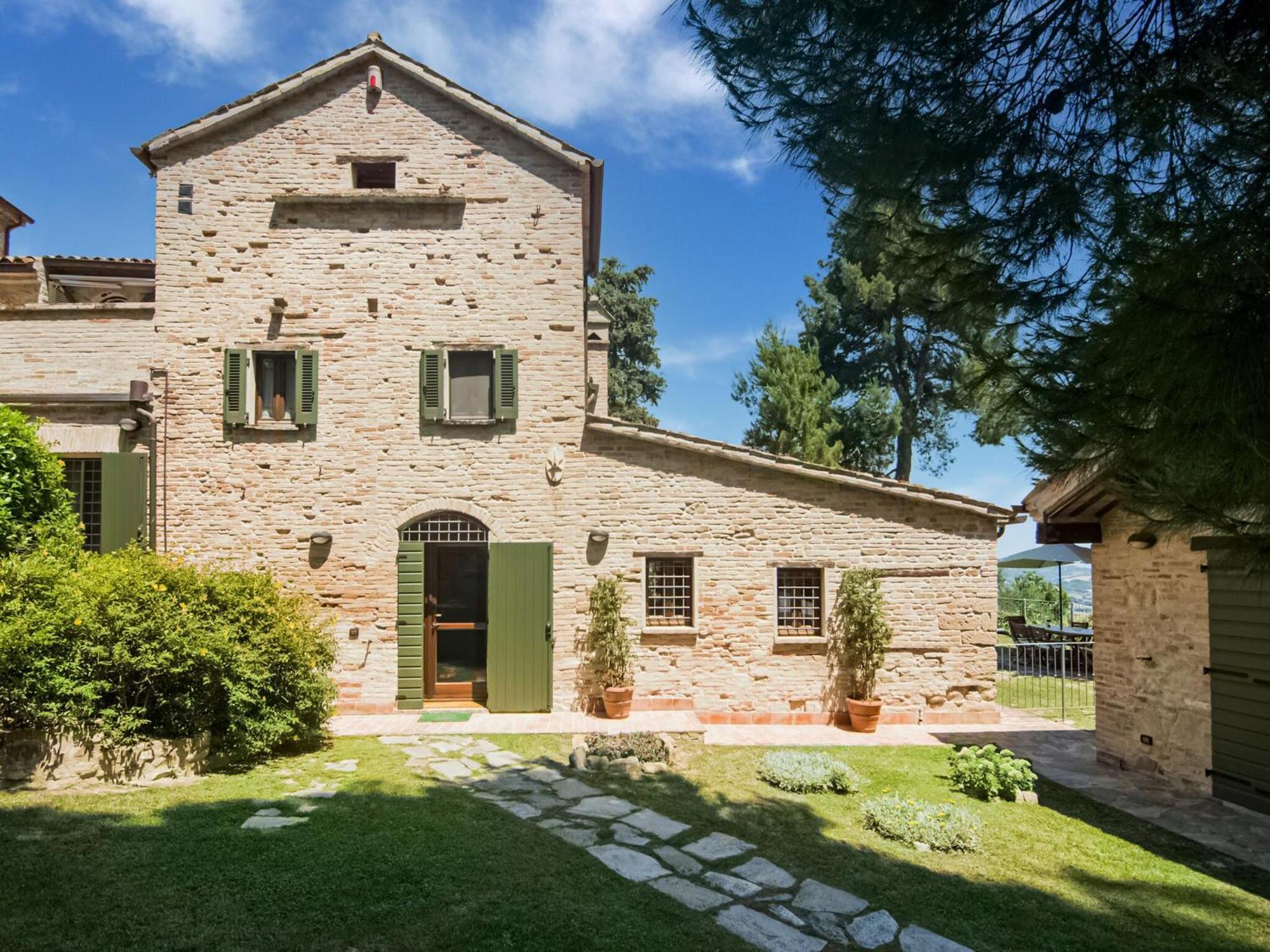 Stunning Apartment In Mombaroccio Near Metauro River Exterior photo