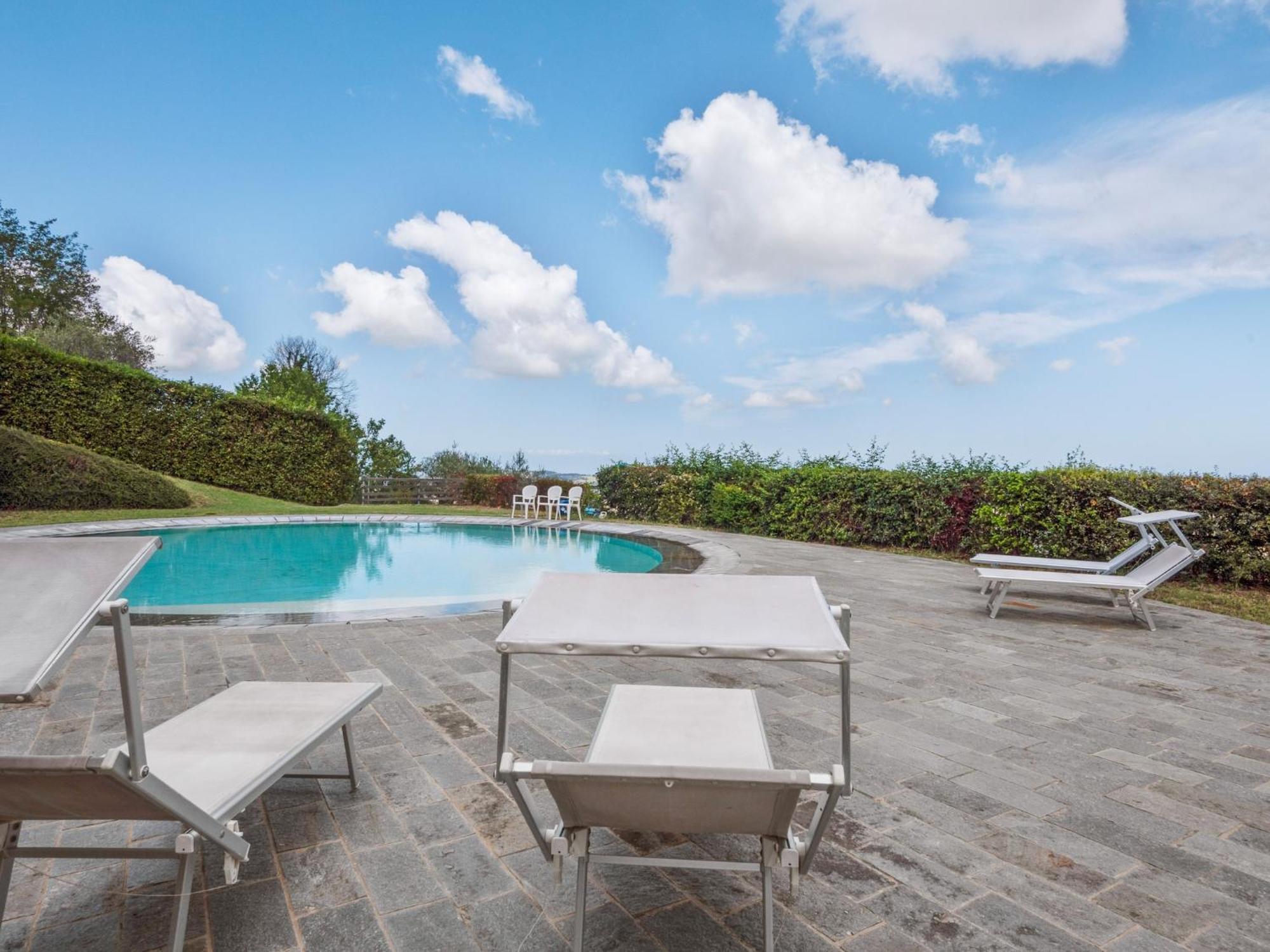 Stunning Apartment In Mombaroccio Near Metauro River Exterior photo